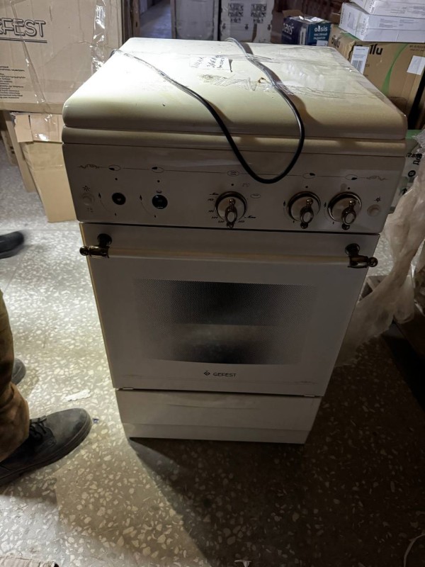 Газовая плита Gefest 5100 02 0186 кремовый, нет переключателей, царапины, вмятины, содрана краска