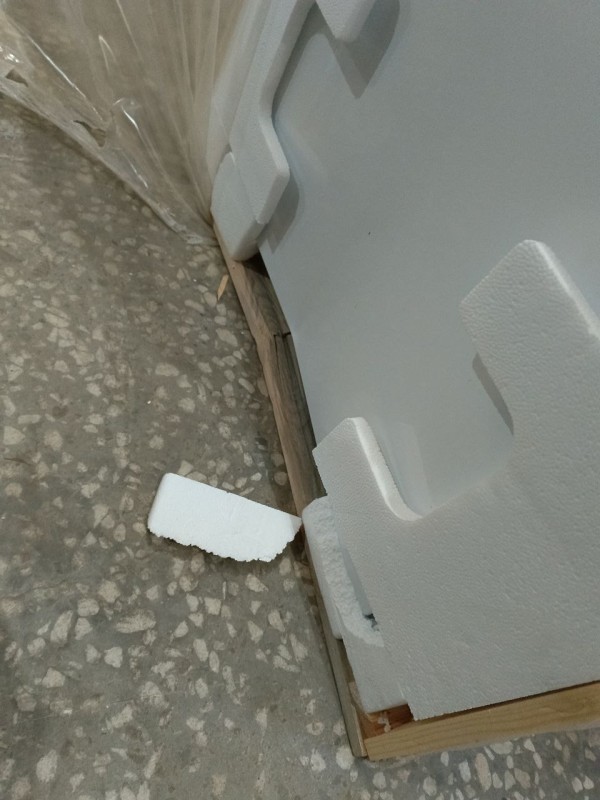 Электро плита Hansa FCCW 58212 Integra, вмятина в боковой части корпуса