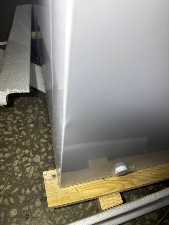 морозильник pozis fh-258-1, точечные вмятины по корпусу, вмятины, потертости , нет ножки