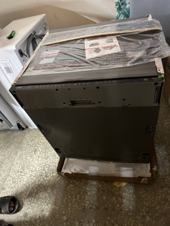 посудомоечная машина beko bdin38530a inverter,трещина с боку на корпусе в верхнем углу, нет упаковки