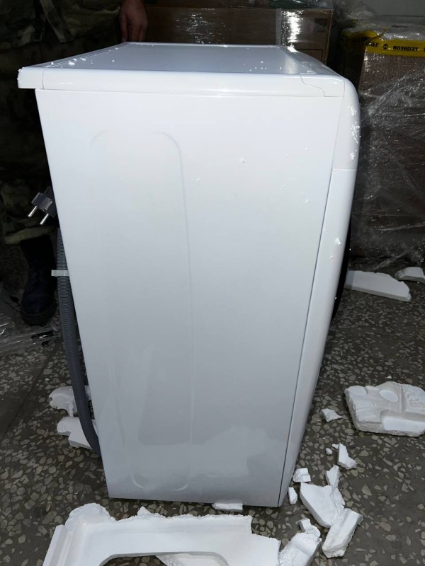 Стиральная машина Candy CSO4 107TB1/2-07 Smart Pro Steam, без упаковки,б/у,нет 2-х транс.б, царапины