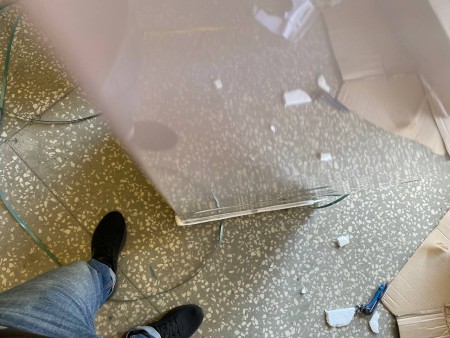 холодильник hotpoint hbt 20i inverter (встраиваемый), вмятина справа сверху, сзади стерто до металла