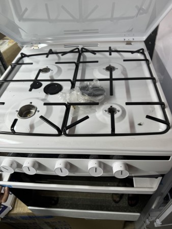 газовая плита hansa fcgw 61000 integra, без упаковки, нет 3-х конфорок, царапины на корпусе