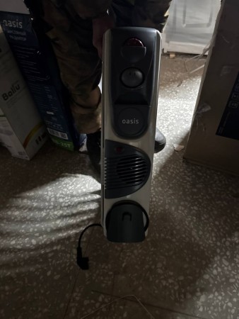 масляный радиатор oasis bb-25t (с вентилятором), зямятие в нижней части
