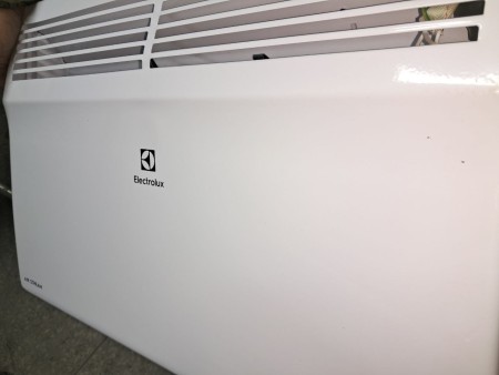конвектор electrolux ech/as-1500 mr, потертости, вмятина, поверхностный ремонт панели управления