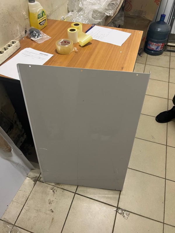 Козырек сборный 900*560, замятия на каропусе, царапины, потертости 