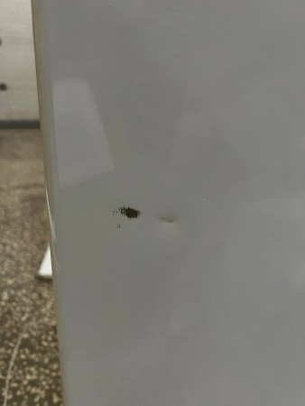 холодильник бирюса 6 белый, вмятины сбоку и спереди, стерта краска на дверце