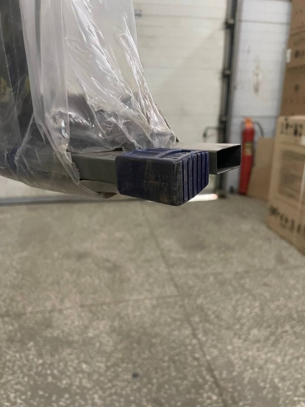 Стремянка Ника СМ3, нет заглушки ,потертости 