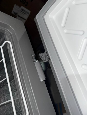 морозильник willmark cf-270idg серый inverter (до -15 с)- №1 сломан крепеж, вмятины по корпусу