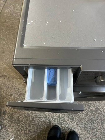 стиральная машина beko wsre 6512 zss steamcure, замят сзади корпус
