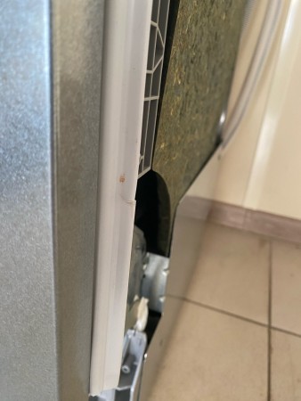 посудомоечная машина bosch spv-6hmx1mr inverter,незначительные внешние дефекты,с признаками использо