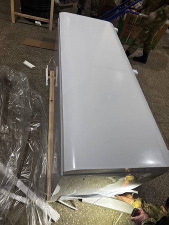 морозильник pozis fh-258-1, точечные вмятины по корпусу, вмятины, потертости , нет ножки