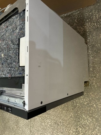 посудомоечная машина beko bdin16520 inverter, нет упаковки, замятие с боку, царапины на корпусе