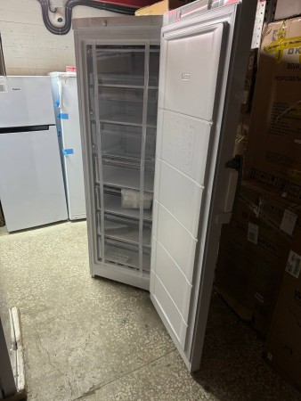 морозильник indesit dsz 5175 вмятины и царапины по бокам, содрана краска 