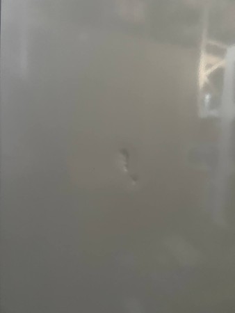 холодильник pozis rd 149 w белый,повреждена радиаторная решётка и боковая сторона, вмятины