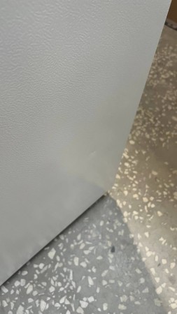 холодильник nordfrost rfc 350 nfw белый-,замятия по бокам