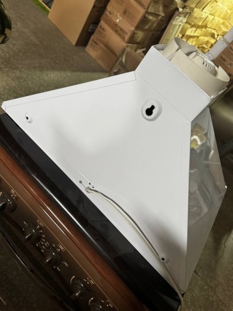 вытяжка gefest вв 1 белый, вмятина на корпусе, трещина на пластике