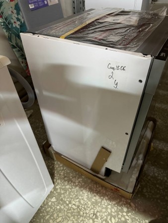 посудомоечная машина beko bdin38530a inverter,трещина с боку на корпусе в верхнем углу, нет упаковки