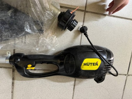 триммер huter get-1000s, трещины и  потертости 