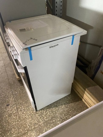 газоэлектрическая плита hansa fcmw 680250, вмятины на корпусе,снизу отходит ,крышка кривая