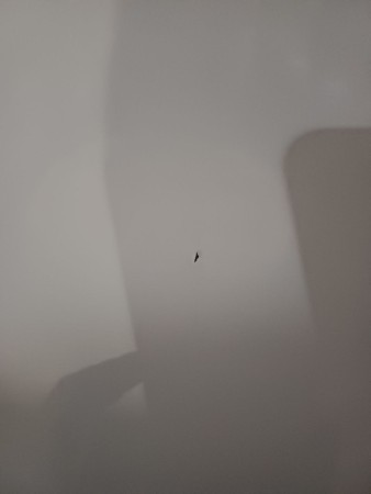 холодильник atlant хм 6023-031, скол на лицевой части, потертости на правой стороне