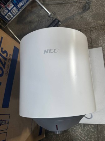 водонагреватель hec es 30v-he1, точечные вмятины на корпусе, царапины, нет упаковки