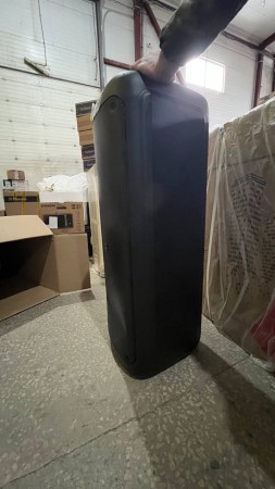 портативная колонка vr partyboom 300, вмятина на корпусе