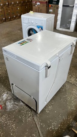 морозильник бирюса 155 kx, корпус, крышка и петли крышки повреждены