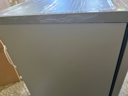 холодильник бирюса 108м металлик, царапины и сколы, мотор сорван с подушек, верхняя крышка оторвана 